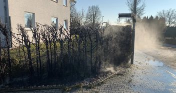 F 1: Heckenbrand, Mozartstraße, Offheim