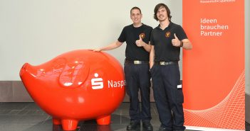 Freiwillige Feuerwehr Offheim e.V. erhält 500 Euro Spende bei der Naspa-Aktion 50*500