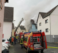 F 2 Y: Wohnhausbrand mit 5 Verletzten, Kirchstraße, Ahlbach